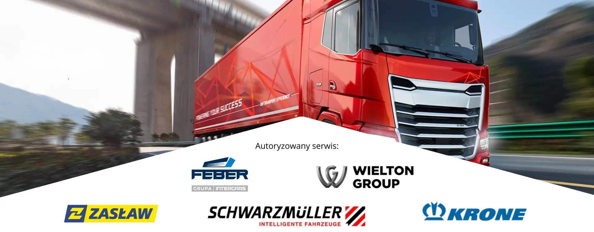 Samochód ciężarowy z naczepą w trasie